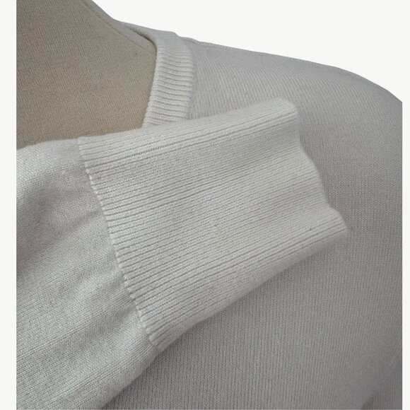 [UEC] Daily Sports White V-Neck Sweater | Small - Picture 4 of 7